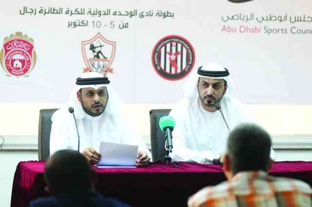 "الكثيري والهنائي خلال المؤتمر الصحافي \tالبيان"