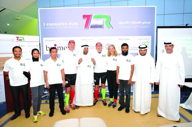 "استعراض القميص الخاص بالسباق الخيري \tالبيان"