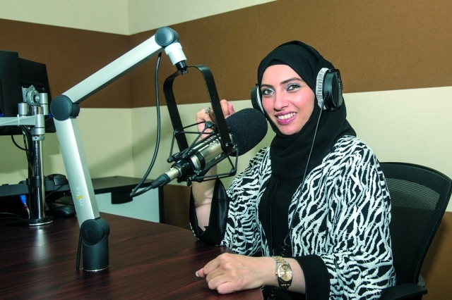 "سماح العبار خلال تقديم برنامجها «بصمات إماراتية» من المصدر"