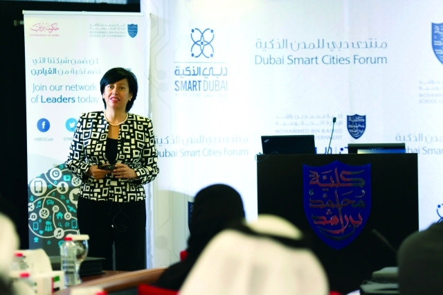 "أولغا بارا تتحدث خلال منتدى دبي للمدن الذكية \t البيان"
