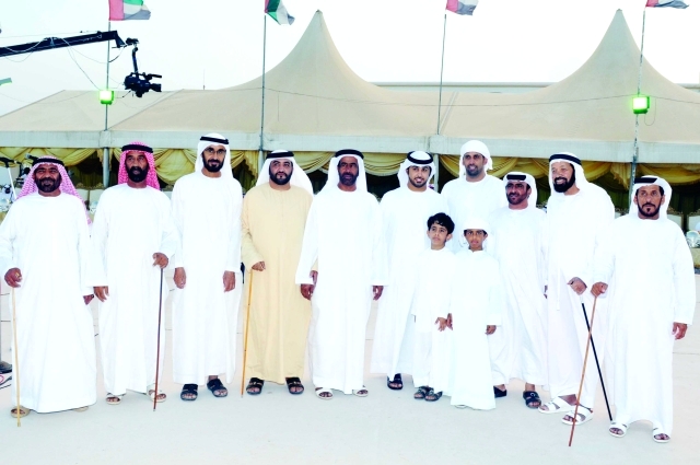 "العريس ووالده وعدد من كبار الحضور"