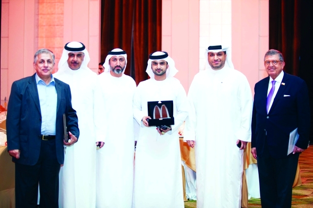 "رفيق فقيه وممثلو الجهات الداعمة للشركة"