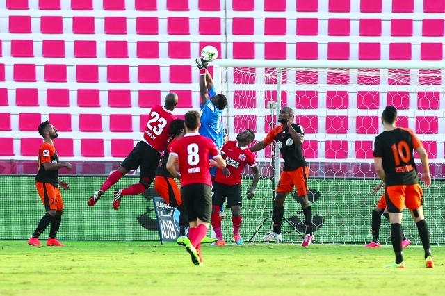 "الأهلي وقع في مطب التعادل أمام عجمان البيان"