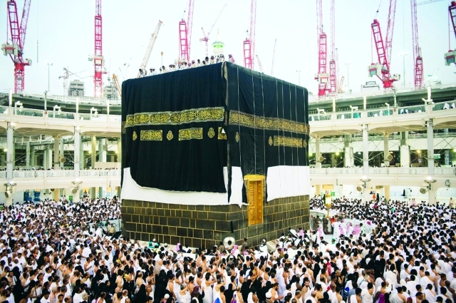 "الكعبة تكتسي ثوباً جديداً واس"