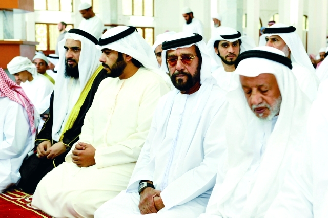 "منصور بن زايد يعزي في وفاة الفقيد وام"