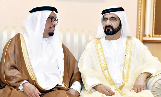 "محمد بن راشد وضاحي خلفان خلال الاستقبال"