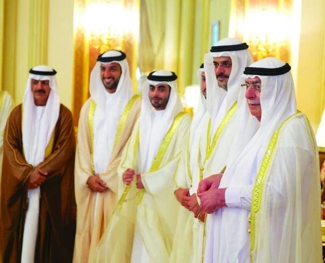 "أحمد بن سلطان القاسمي وسلطان بن محمد بن سلطان القاسمي وخالد بن سلطان بن محمد القاسمي وخالد بن عبد الله وسلطان بن أحمد ومحمد بن صقر خلال استقبال المهنئين"
