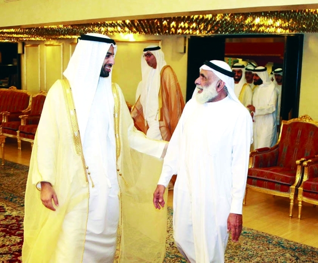"محمد بن سعود مرحباً بأحد المهنئين"