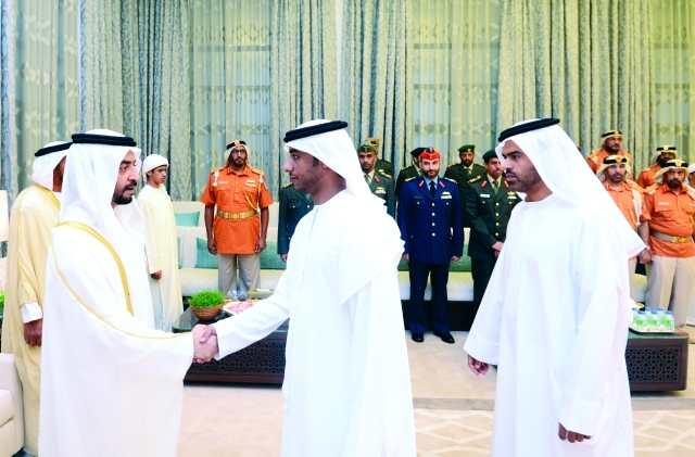 "حمدان بن زايد يتقبل تهاني الشيوخ و الأعيان والمواطنين"