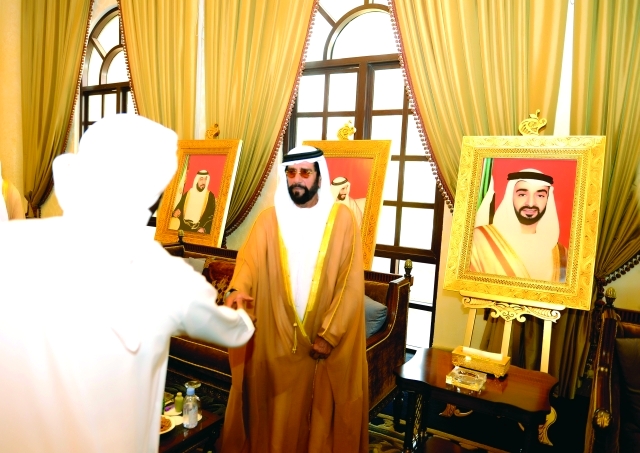 "وسموه يستقبل المهنئين"