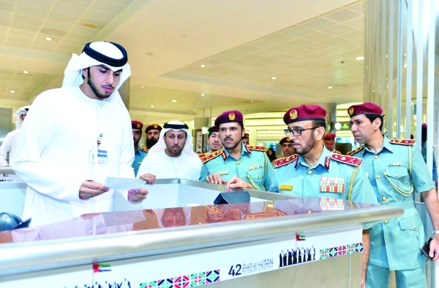 "ويطلع على سير الإجراءات موجها بتيسيرها على القادمين \tمن المصدر"
