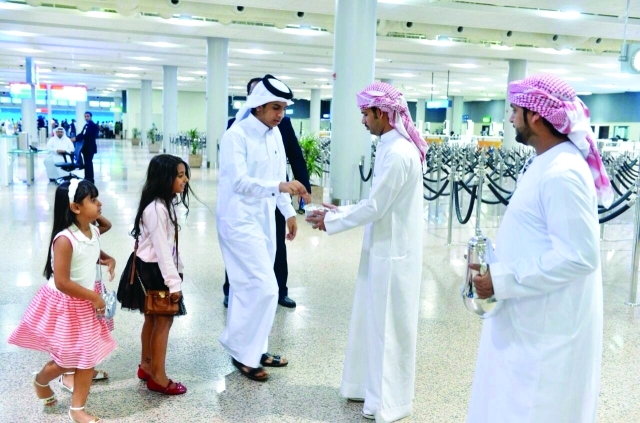 "حفاوة بالقادمين شهدتها مطارات الدولة"