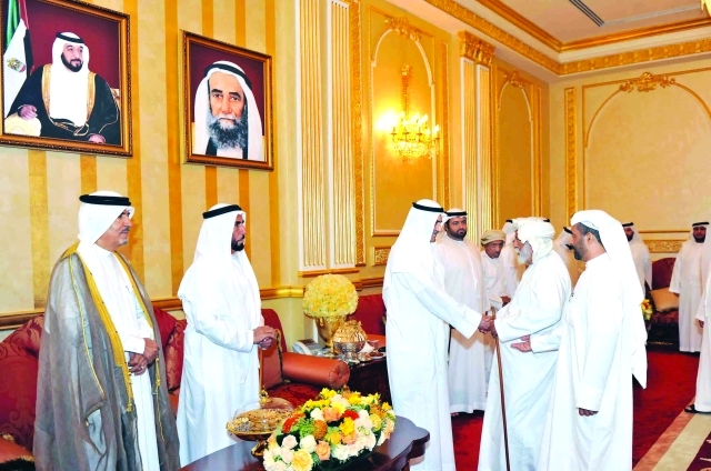 "حاكم الفجيرة بحضور محمد بن حمد يتقبل التهاني بالعيد\t\t\t\t\t\t\t\t\t\t\t\t\t\t وام"