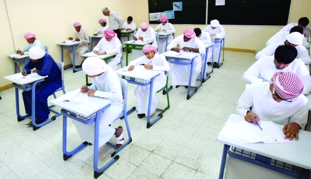 "مجلس المعلمين يسعى إلى تحسين البيئة التعليمية ووضع السياسات أرشيفية"