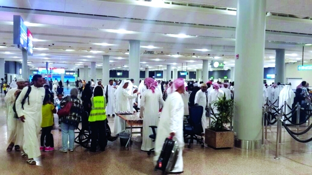 "حركة نشطة من الزوار في مطارات دبي"