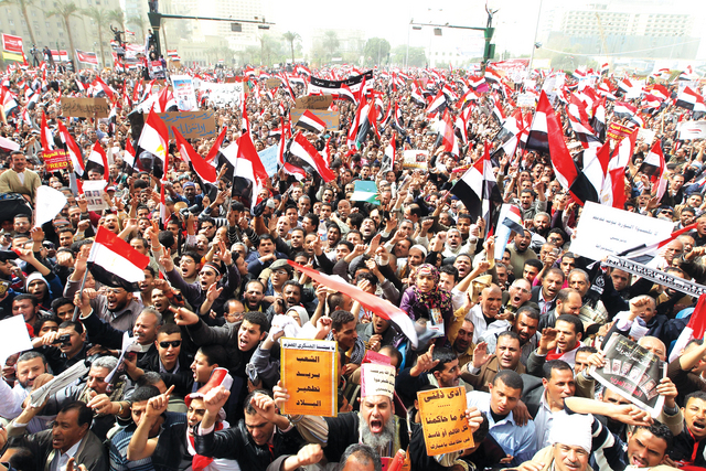 "الانتفاضات التي شهدتها مصر اختبرت ايضا صلابة العلاقة بين المسلمين والاقباط\tأرشيفية"