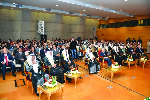 "سموه متابعاً الحفل بحضور القيادات التعليمية"