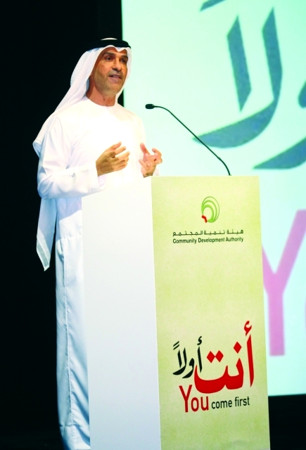 "خالد الكمدة ملقياً كلمته"