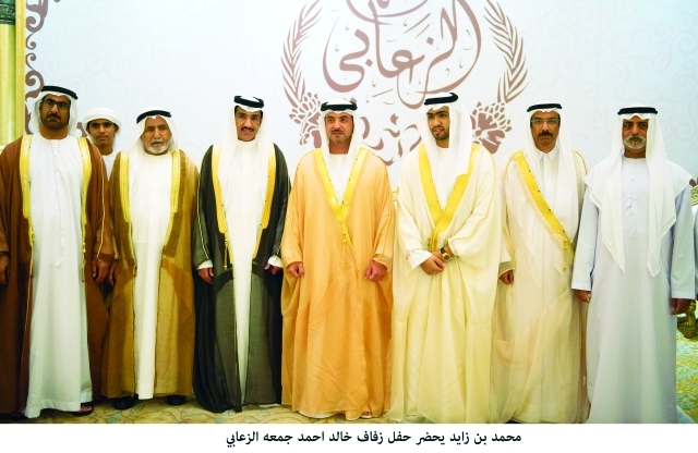 "هزاع بن زايد يتوسط أحمد الزعابي ونجله خالد بحضور محمد المر ونهيان بن مبارك"