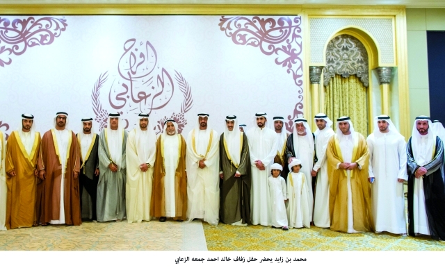 "محمد بن زايد خلال حفل زفاف خالد أحمد جمعه الزعابي بحضور عبد العزيز النعيمي وشيوخ وكبار المسؤولين وام"