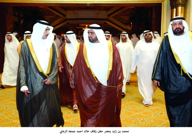 "محمد بن حمد الشرقي خلال حضوره الحفل"
