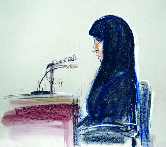 "رسم تخيلي لإحدى الشقيقات خلال الإدلاء بشهادتها أمام المحكمة"