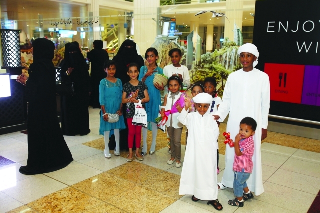 "أهالي الحجاج ينتظرون العائدين من الأراضي المقدسة"