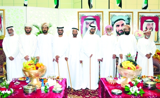 "العريسان  وعدد من كبار الشخصيات من سلطنة عمان ووجهاء قبيلة الكتبي"