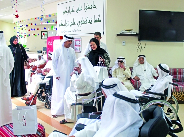 "تفاعل وتواصل ممتع مع كبار السن"
