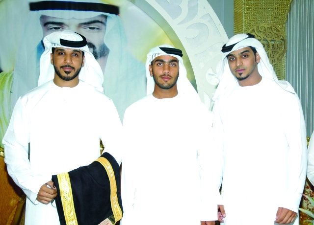 "العريس نايل الشامسي وشقيقاه"