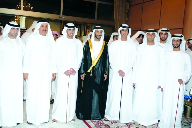 "العريس وصقر غباش وأصدقاء العريس"