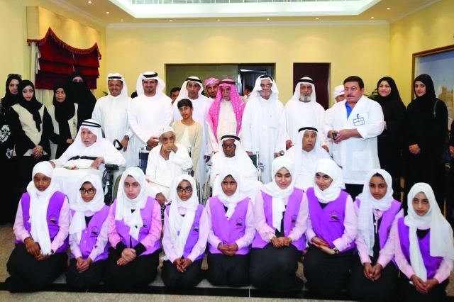 "وفد الجمعية يحتفل مع كبار السن تصوير يونس يونس"