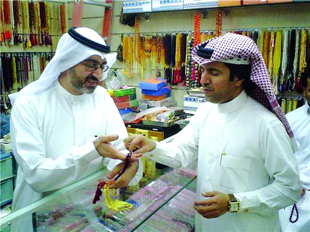 "السبح حاضرة بين هدايا الحجاج"