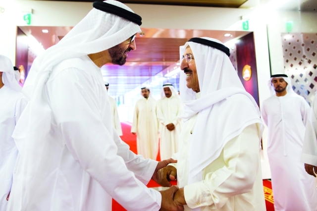 "محمد بن زايد مودعاً أمير الكويت"