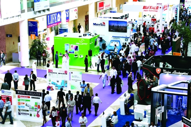 "إقبال كثيف شهده اليوم الأخير تصوير: عبد الحنّان مصطفى"