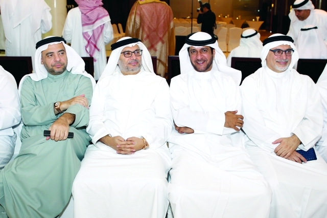 "الدكتور أنور قرقاش وعلي الرميثي وسمير وشهاب قرقاش"
