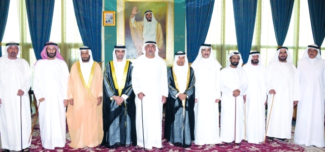 "سلطان بن خليفة وأحمد جمعة الزعابي وحمد سلطان الدرمكي وأسرة العريس"