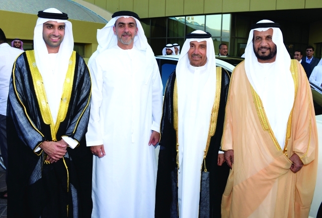 "سيف بن زايد مع محمد صالح بن بدوة والعريس ووالده"