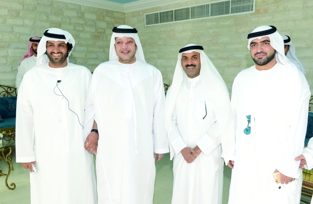 "سعيد بن طحنون يتوسط طارق العلي ويوسف المعمري وحسن الأحبابي"