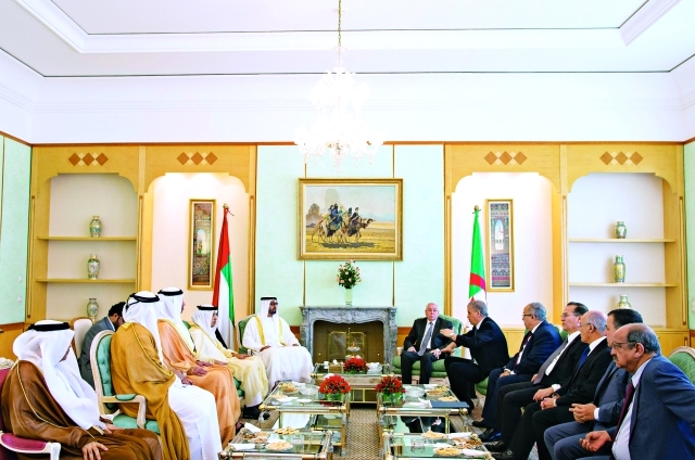 "محمد بن زايد يستمع إلى عبدالقادر بن صالح بحضور منصور وعبدالله بن زايد وأحمد الزعابي ومحمد المزروعي ووزراء جزائريينوام"