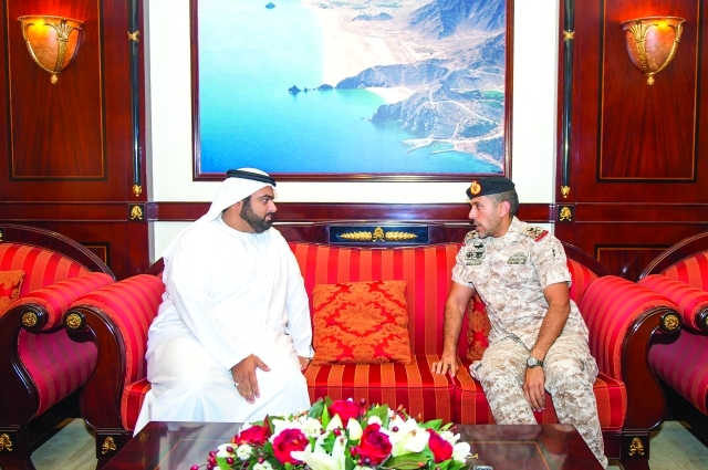 "محمد الشرقي ملتقياً أحمد بن طحنون \t وام"