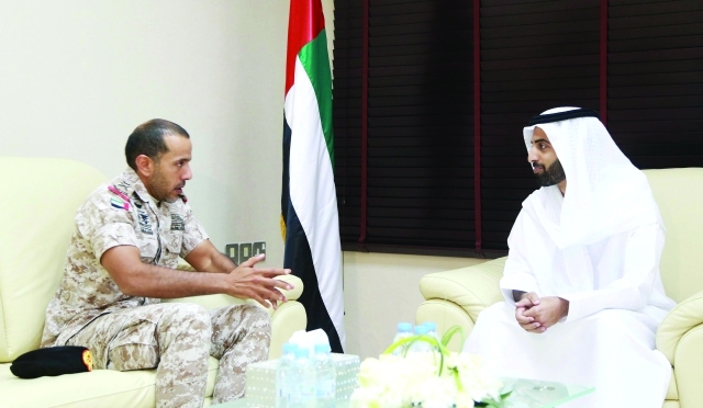 "محمد بن سعود خلال استقباله أحمد بن طحنون \t وام"