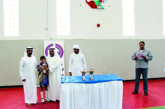 الذيد يكرم أبطاله أوائل تنس الطاولة