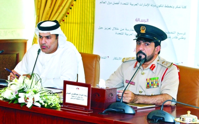 "العبيدلي خلال أحد اجتماعات الجمعية"