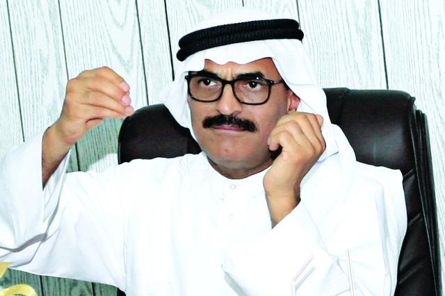 "وزير الاشغال عبدالله بالحيف النعيمي في جولة ميدانية في مشروع مركز خليفة للاحياء المائي في ام القيوين يوليو 04 2013 تصوير يونس يونس"