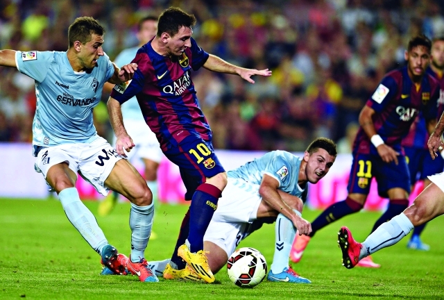 "مدرب برشلونة يشيد بميسي أ ف ب"