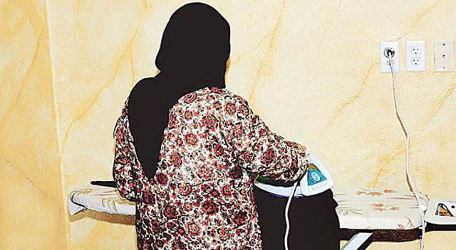 خادمة تقتل طفلة بمداومة إدخال "الدود" يومياً بأنفها