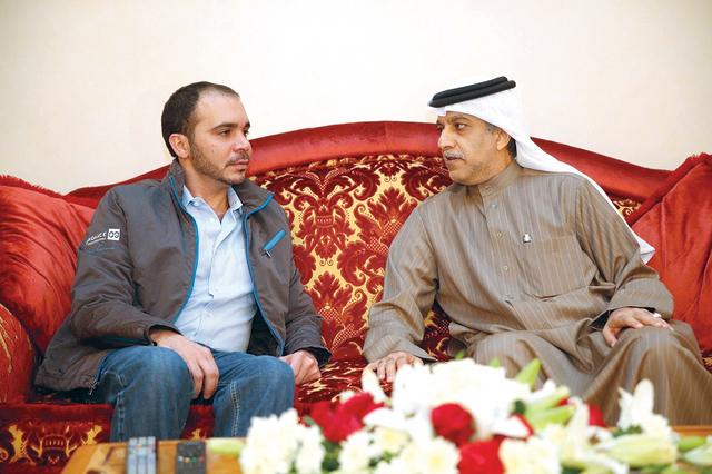 "الخليفة و الحسين البيان"