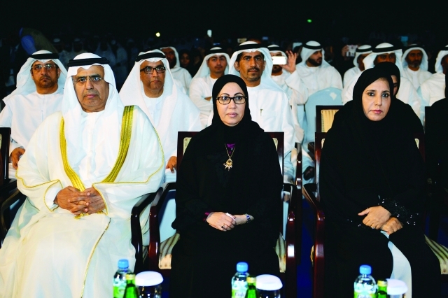 "ميثاء الشامسي ومريم الرومي وعبيد الطاير"