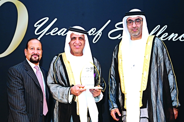 "سعود بن صقر القاسمي خلال الاحتفال بالذكرى العاشرة لتأسيس هيئة رأس الخيمة للاستثمار"
